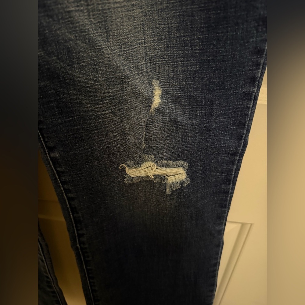 Democracy Blue Straight Leg Jeans with Distressed Details‎ Size 10 - Picture 6 of 8